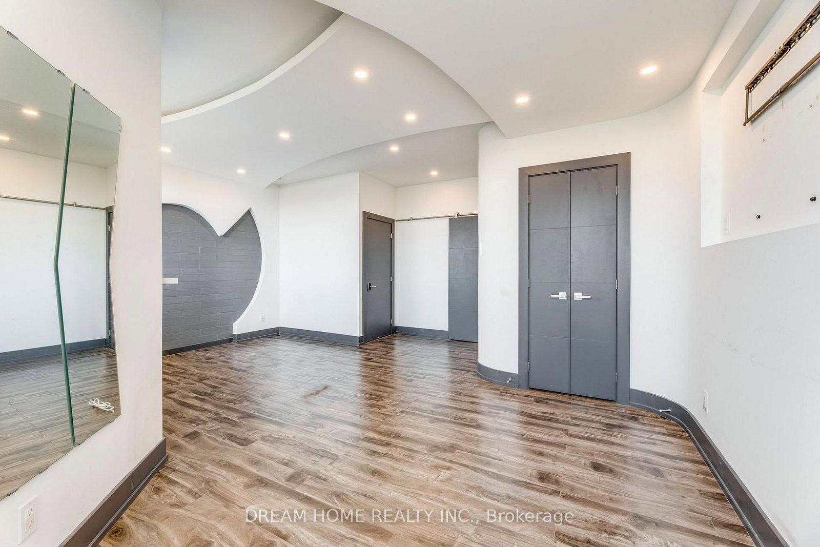 2301 Derry Road W • #1010 • Mississauga, ON photo 6