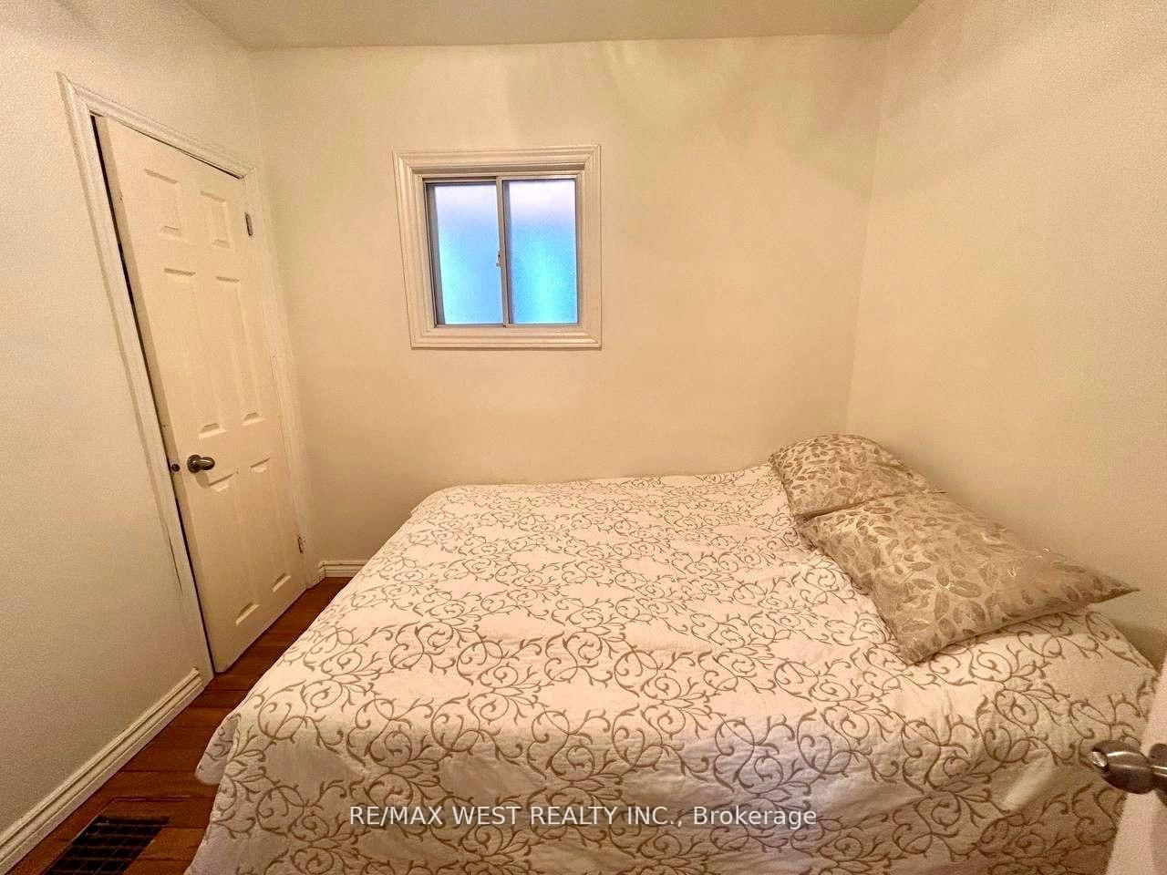 36 Fourteenth Street E • Toronto, ON photo 15