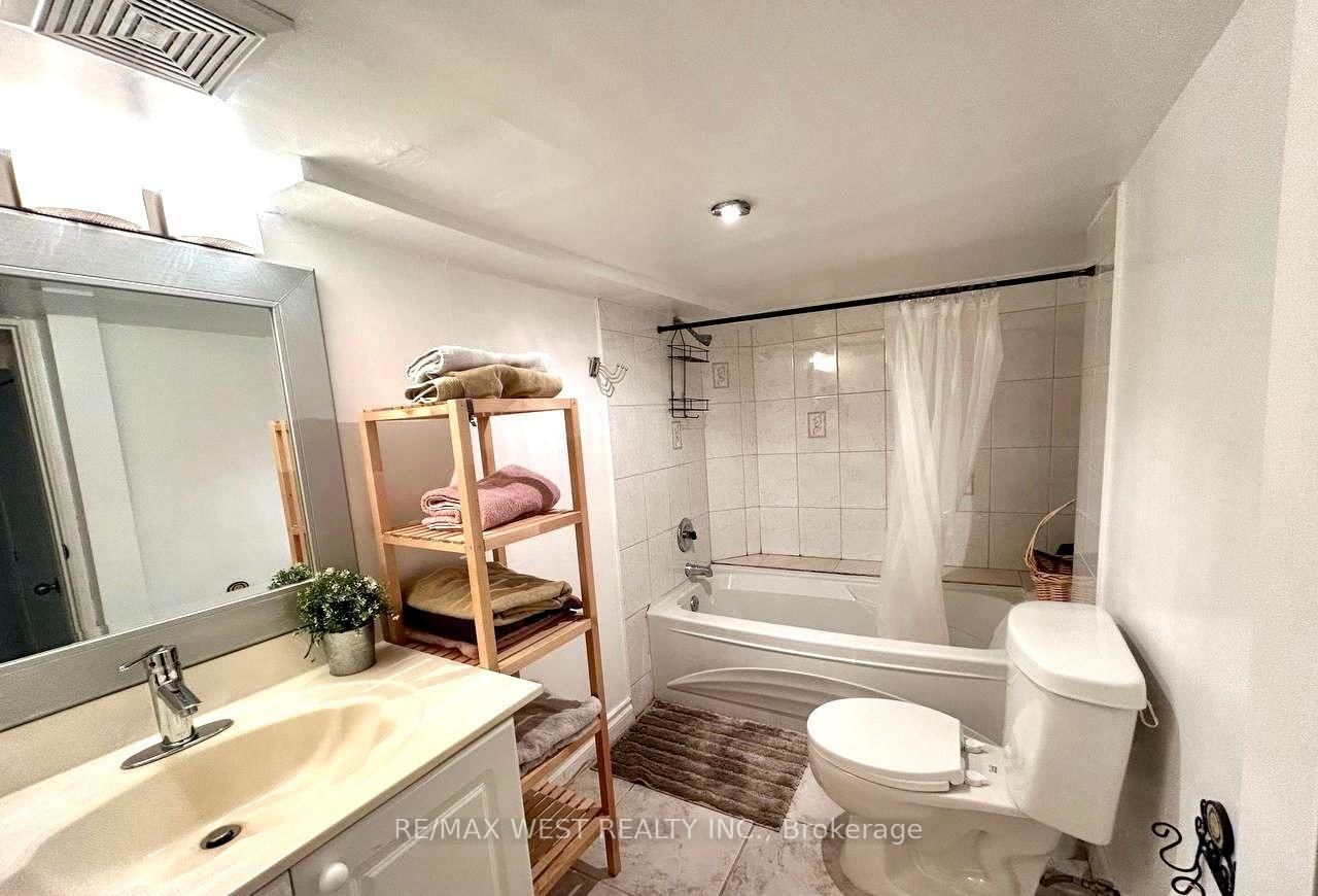 36 Fourteenth Street E • Toronto, ON photo 20