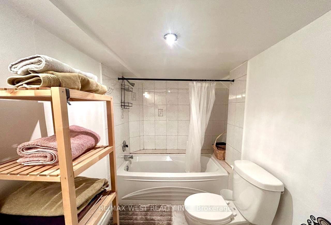 36 Fourteenth Street E • Toronto, ON photo 21