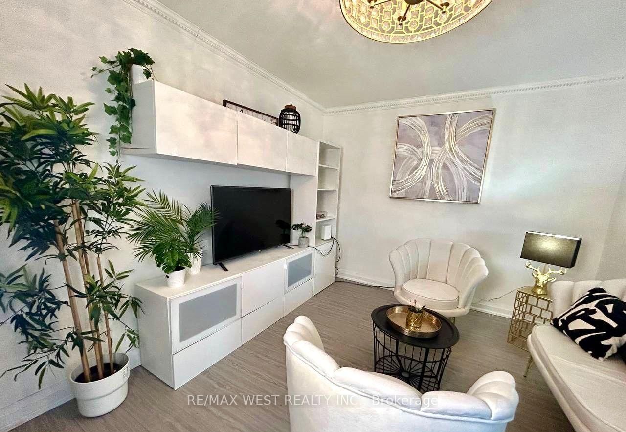 36 Fourteenth Street E • Toronto, ON photo 8