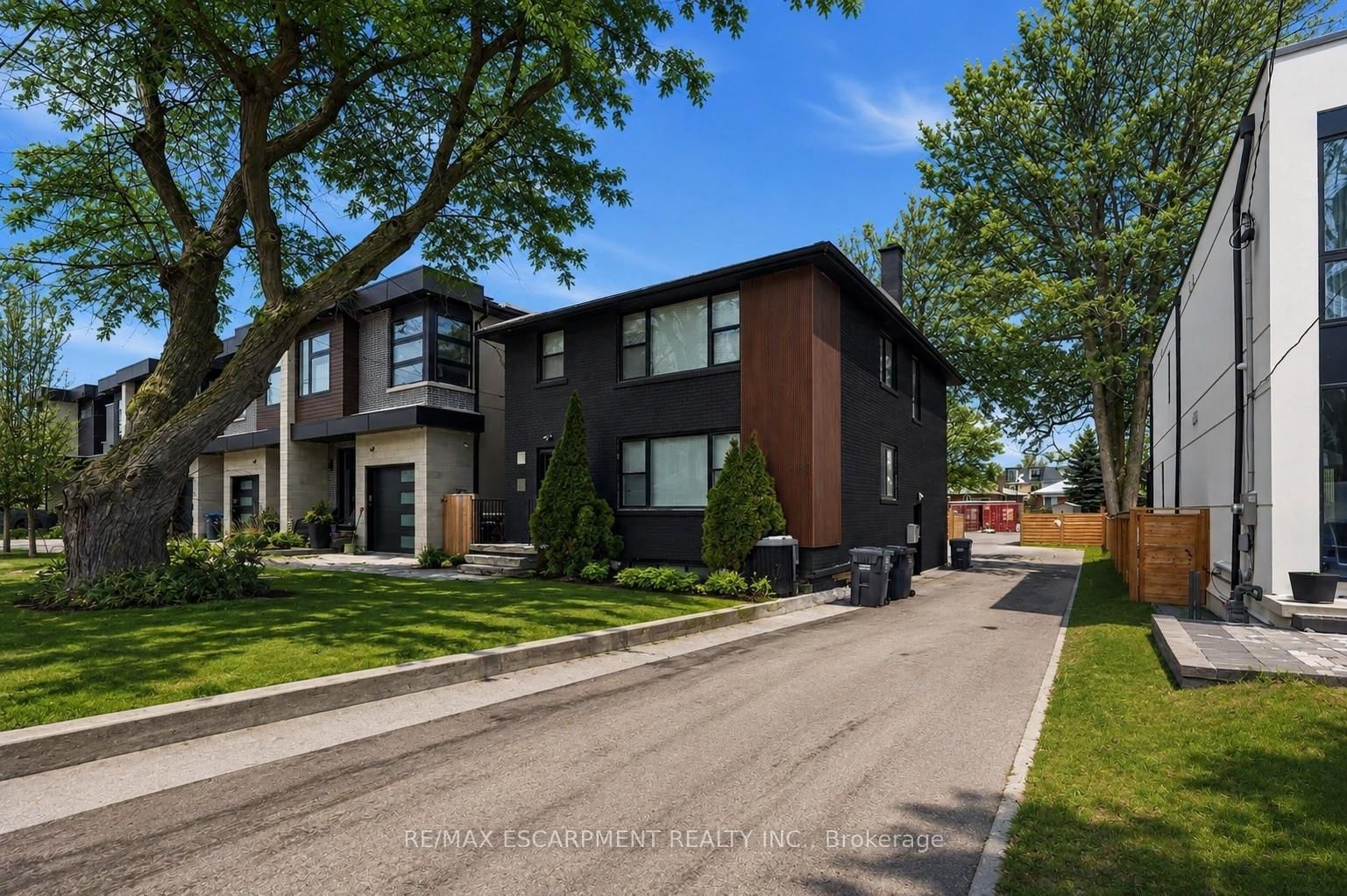 43 Broadview Avenue • Mississauga, ON photo 1