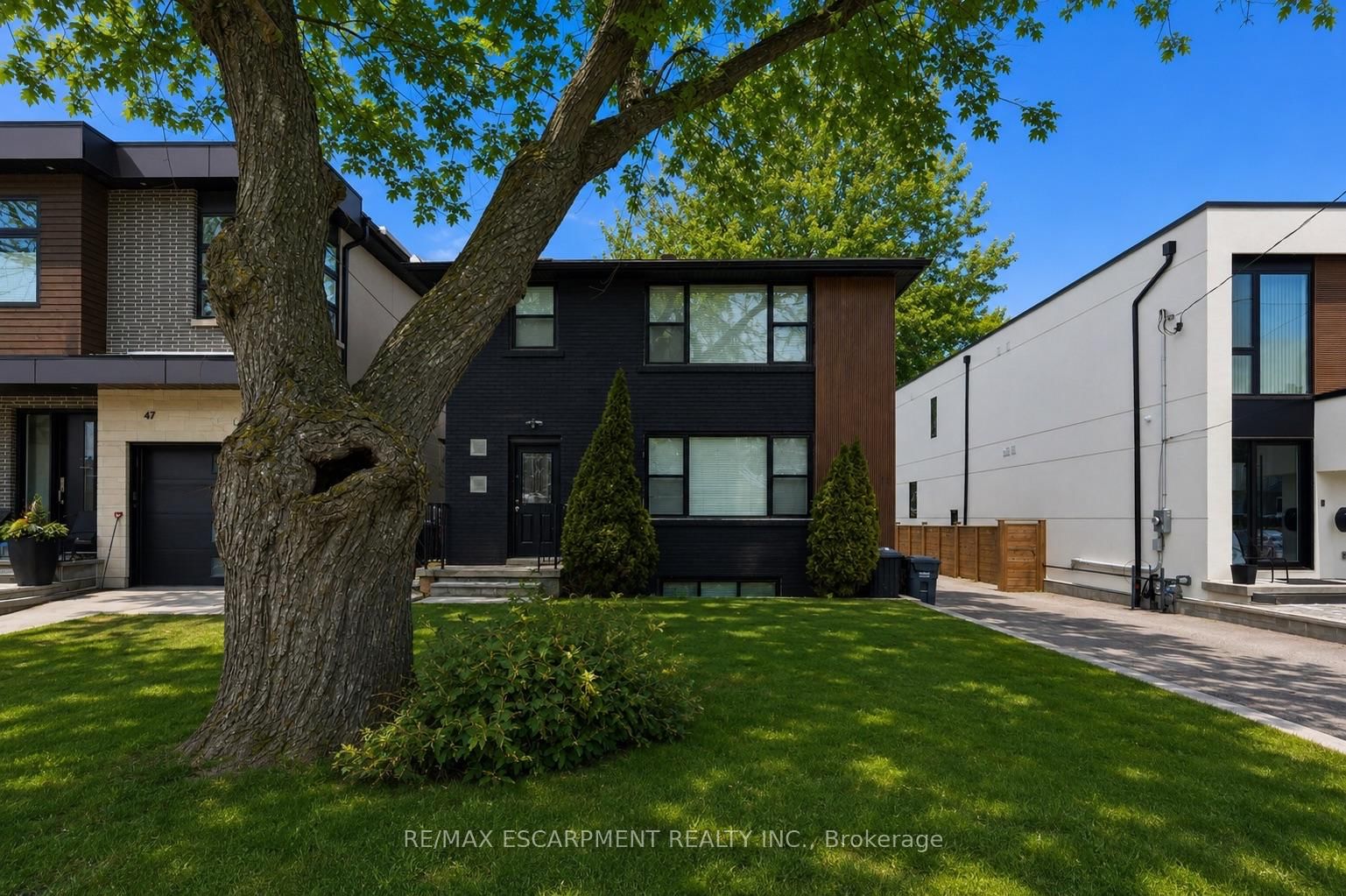 43 Broadview Avenue • Mississauga, ON photo 2