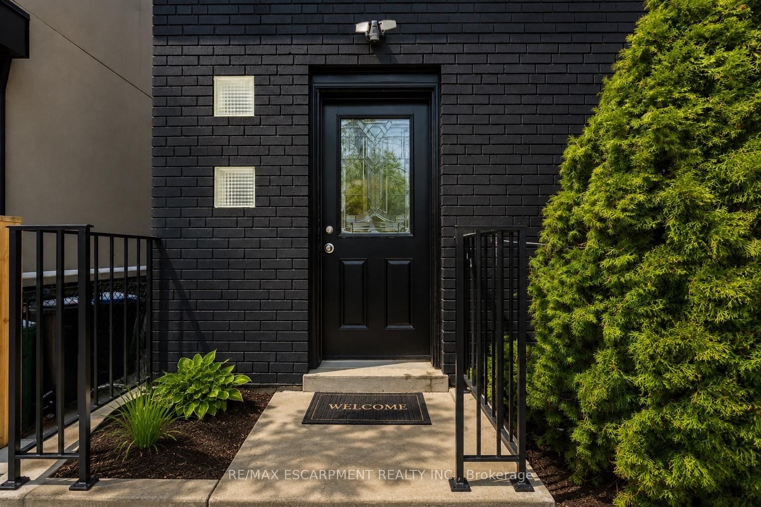 43 Broadview Avenue • Mississauga, ON photo 3