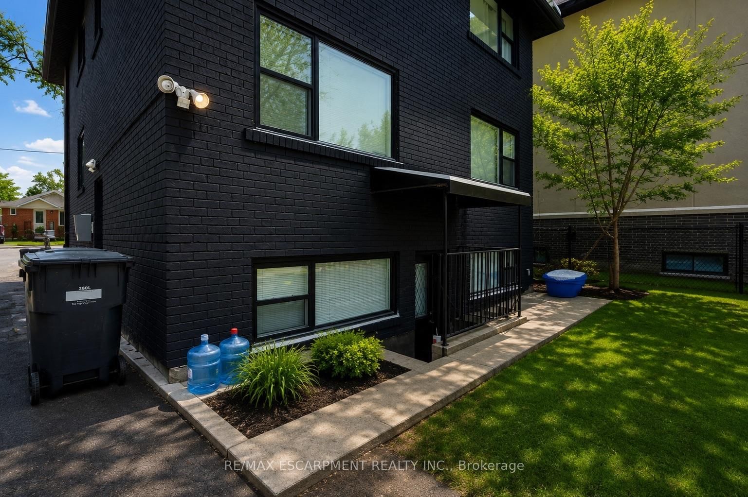 43 Broadview Avenue • Mississauga, ON photo 4