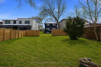 43 Broadview Avenue • Mississauga, ON photo 7