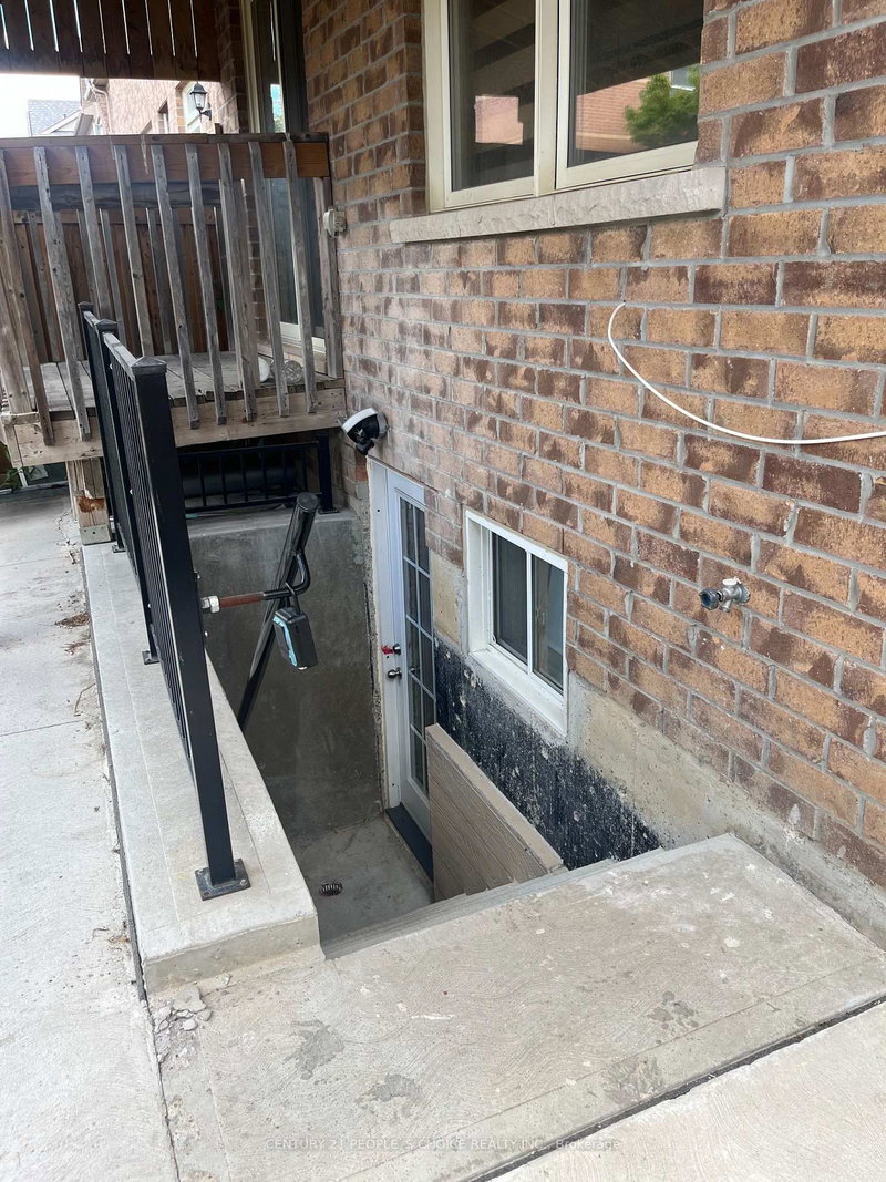 Bsmt - 72 Goodsway Trail