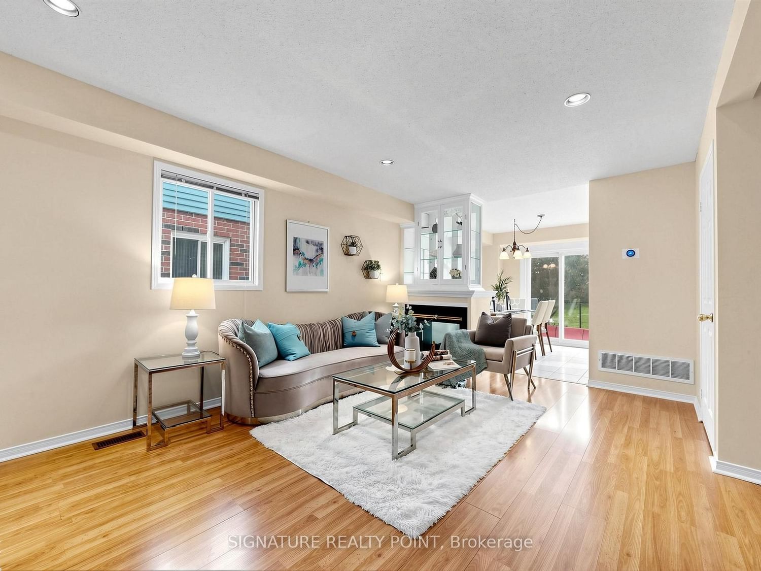1816 Hobson Drive • Burlington, ON photo 3