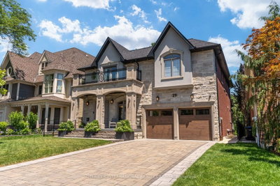 29 Oakwood Avenue • Mississauga, ON photo 2