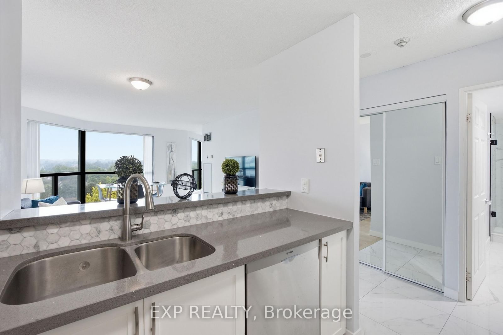 2155 Burnhamthorpe Road W • #1005 • Mississauga, ON photo 10