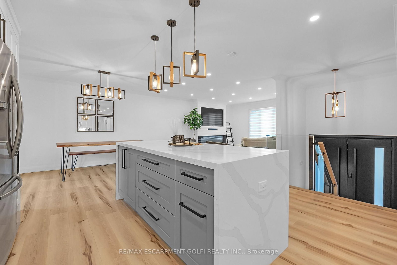 4236 LONGMOOR Drive • Burlington, ON photo 15