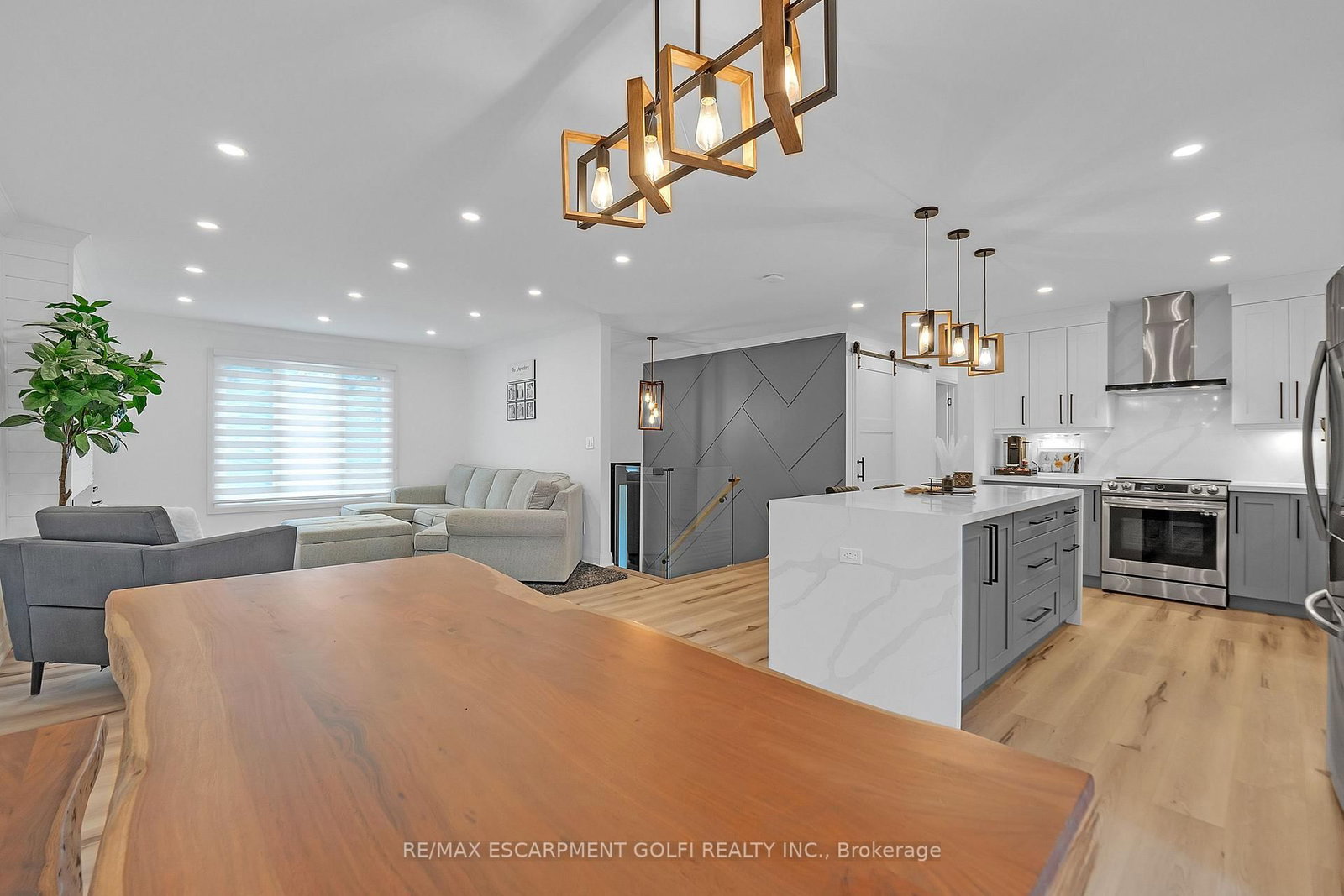 4236 LONGMOOR Drive • Burlington, ON photo 16