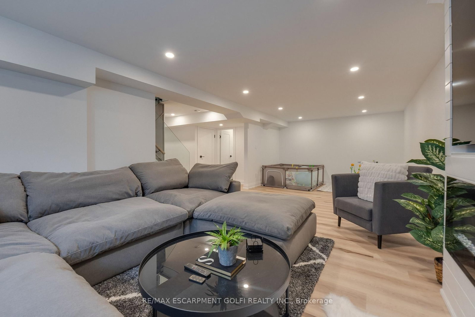 4236 LONGMOOR Drive • Burlington, ON photo 28