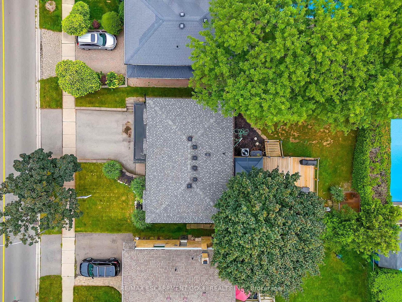 4236 LONGMOOR Drive • Burlington, ON photo 37