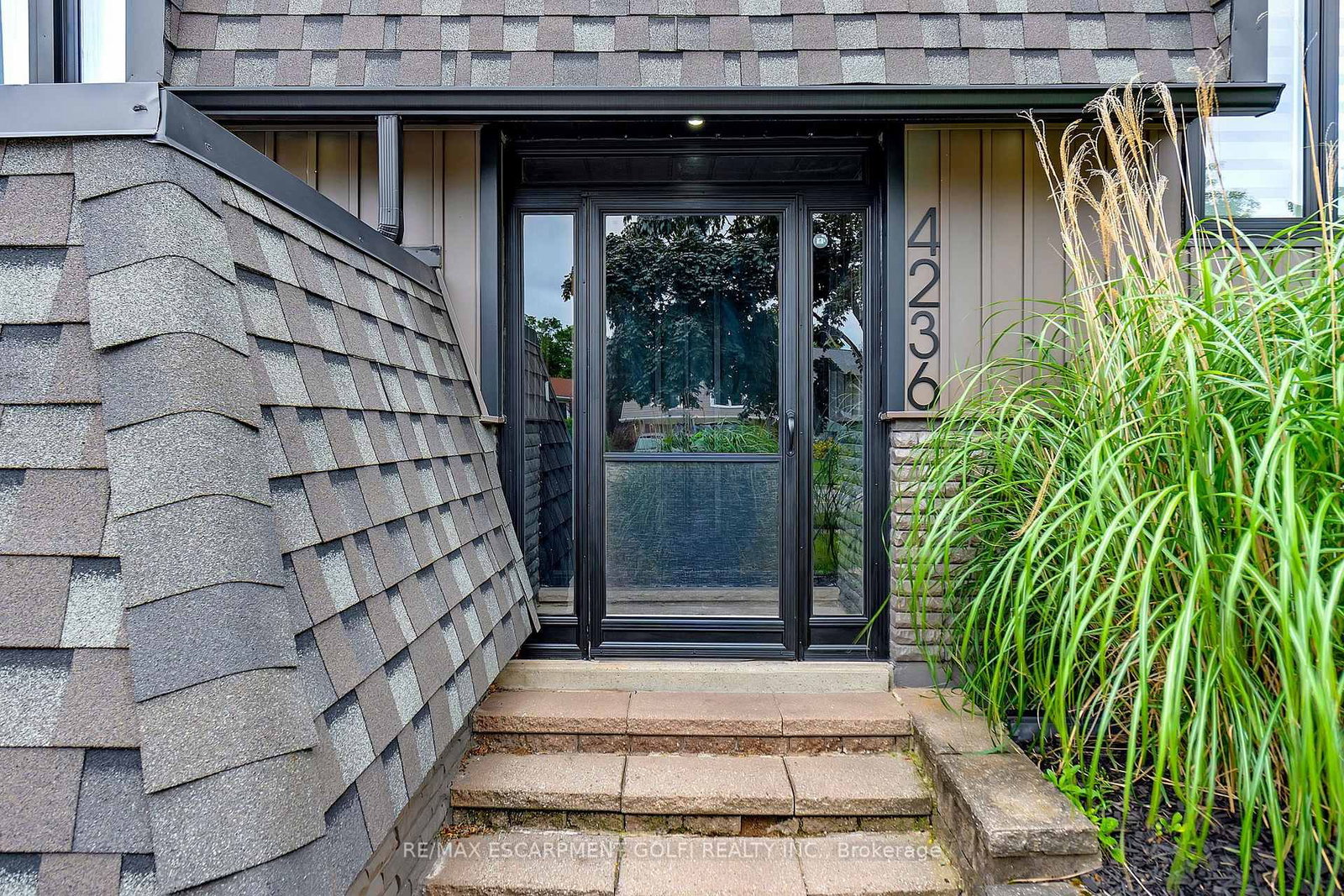 4236 LONGMOOR Drive • Burlington, ON photo 4