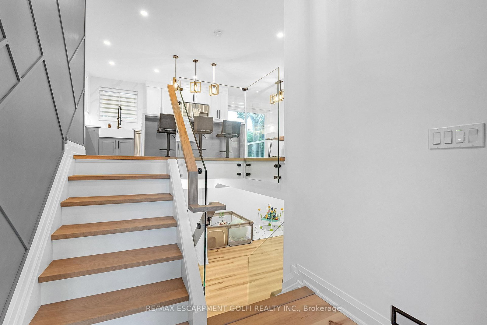 4236 LONGMOOR Drive • Burlington, ON photo 5