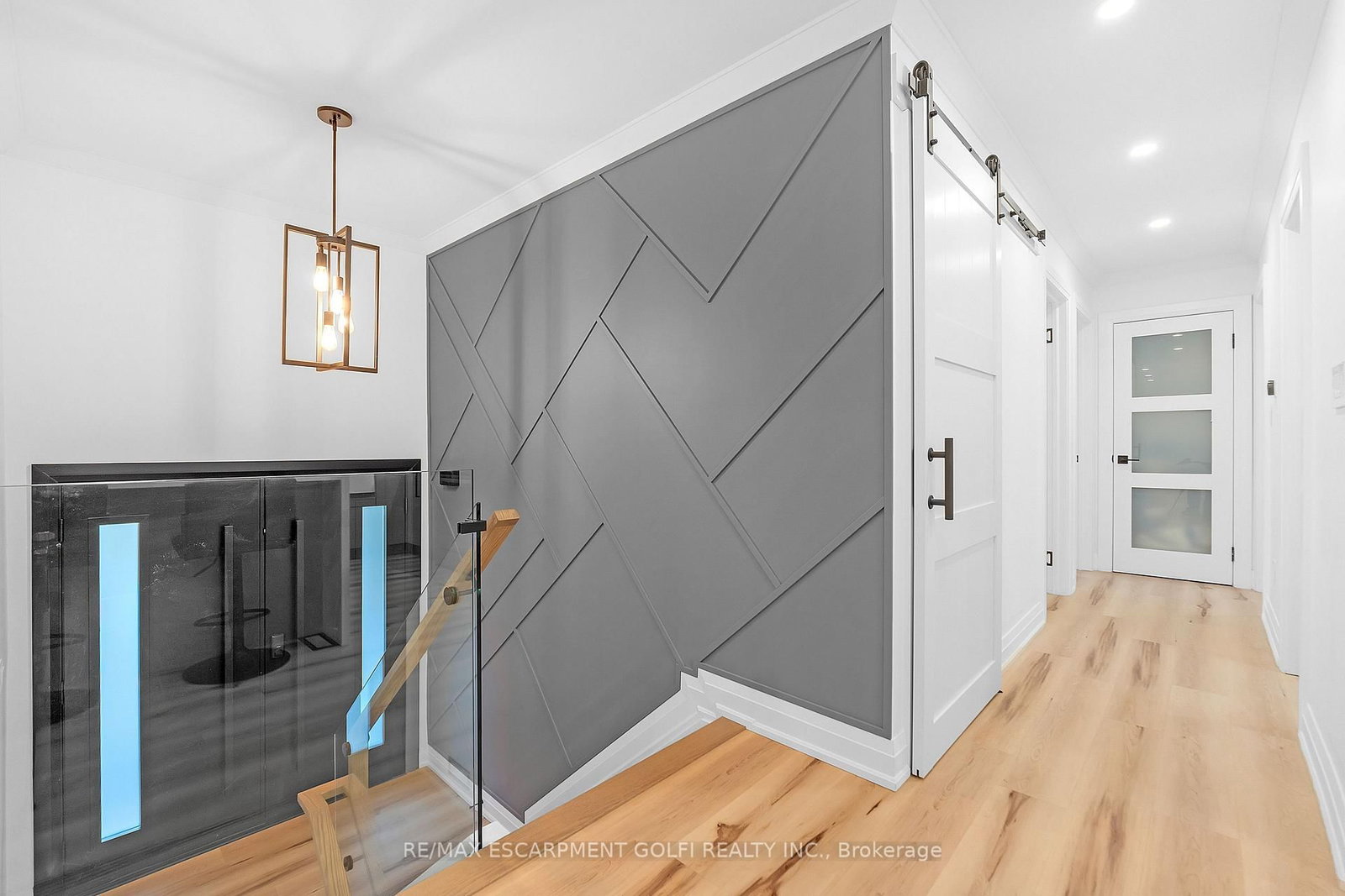 4236 LONGMOOR Drive • Burlington, ON photo 6