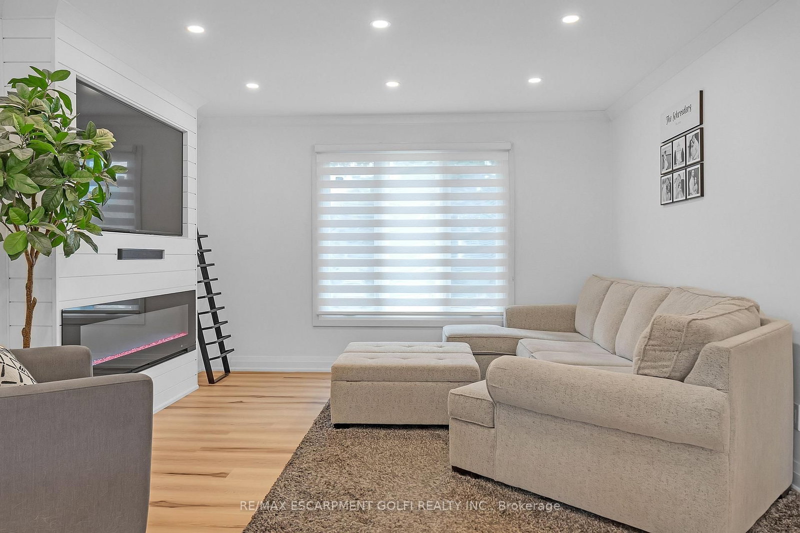 4236 LONGMOOR Drive • Burlington, ON photo 8