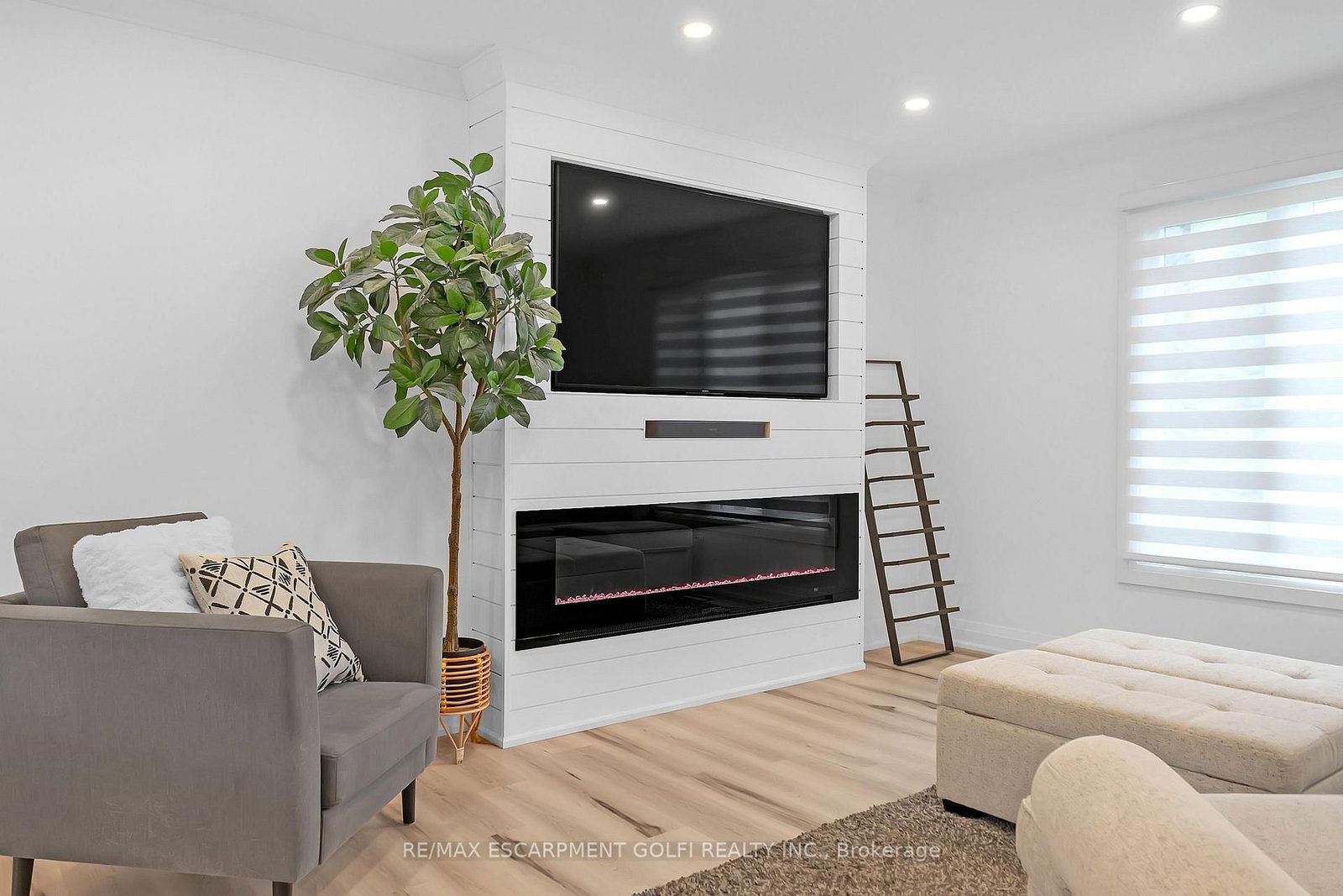 4236 LONGMOOR Drive • Burlington, ON photo 9