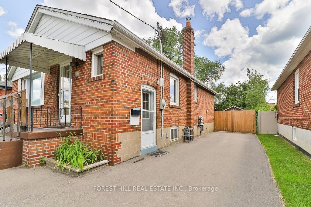 19 Silvercrest Avenue • Toronto, ON photo 4