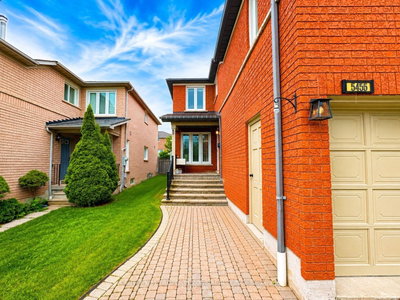 5456 Palmerston Crescent • Mississauga, ON photo 2