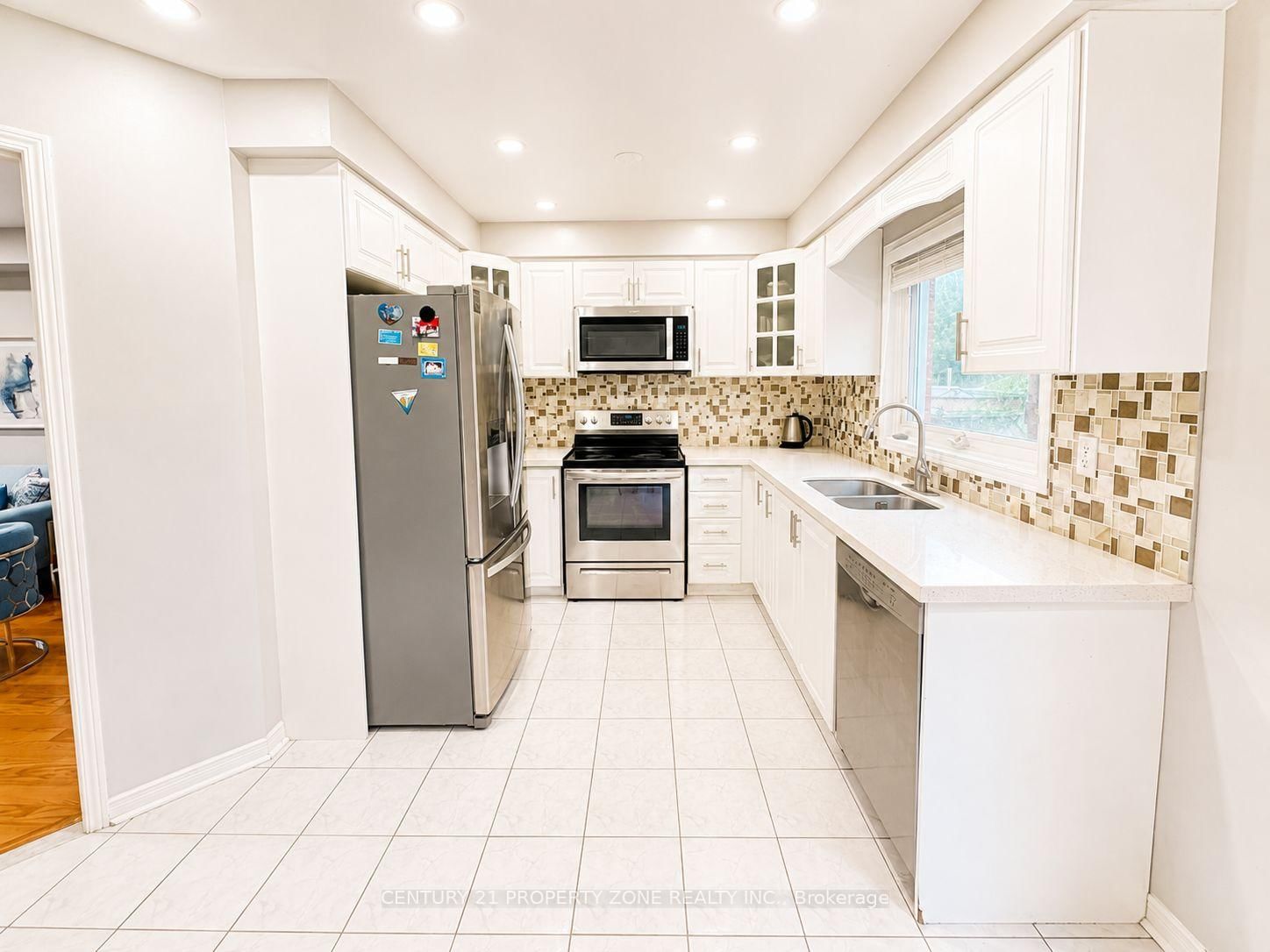 5456 Palmerston Crescent • Mississauga, ON photo 3