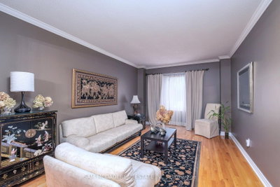 69 Parkside Drive • Brampton, ON photo 4