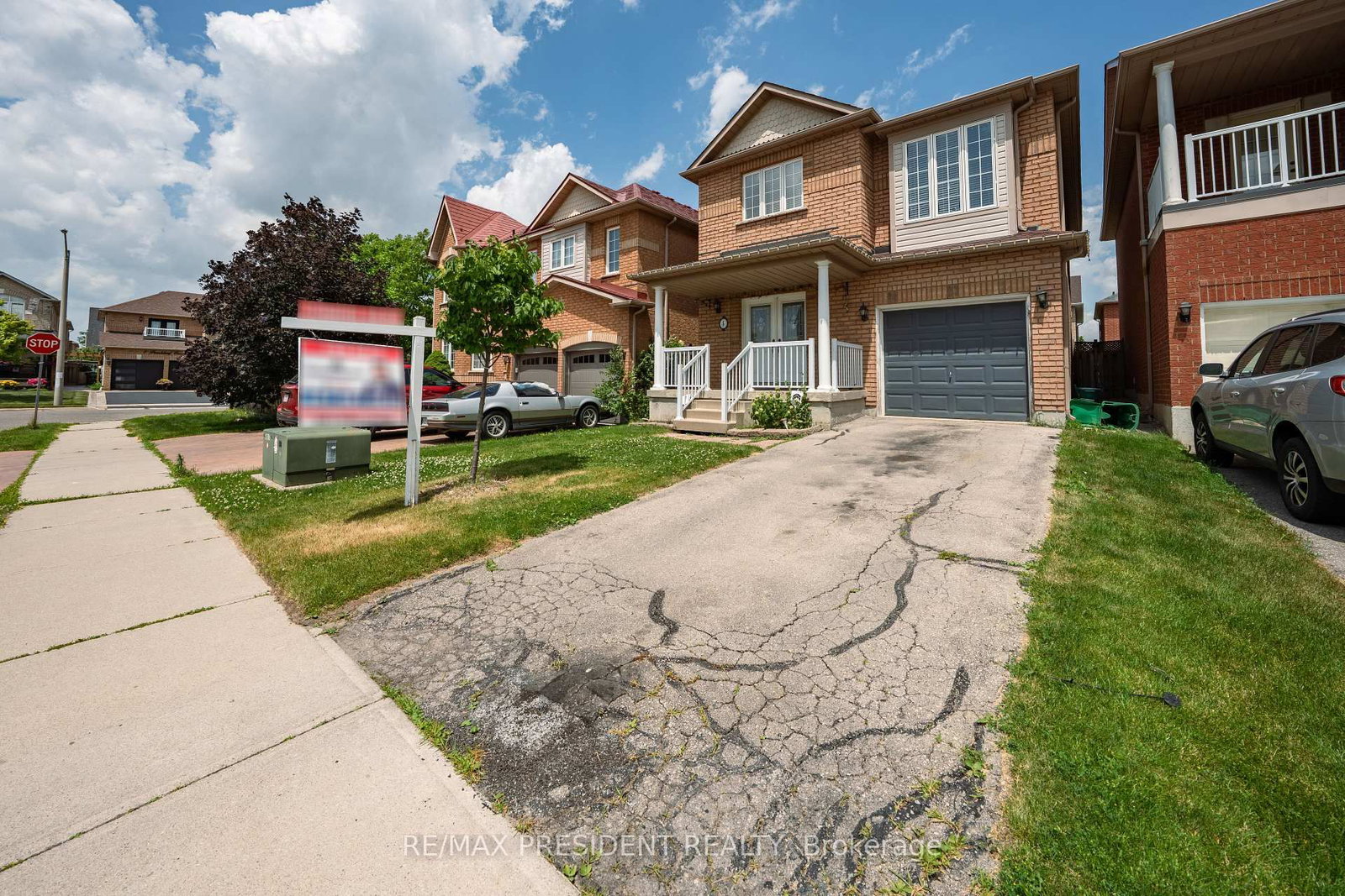 4 Redfinch Way • Brampton, ON photo 3