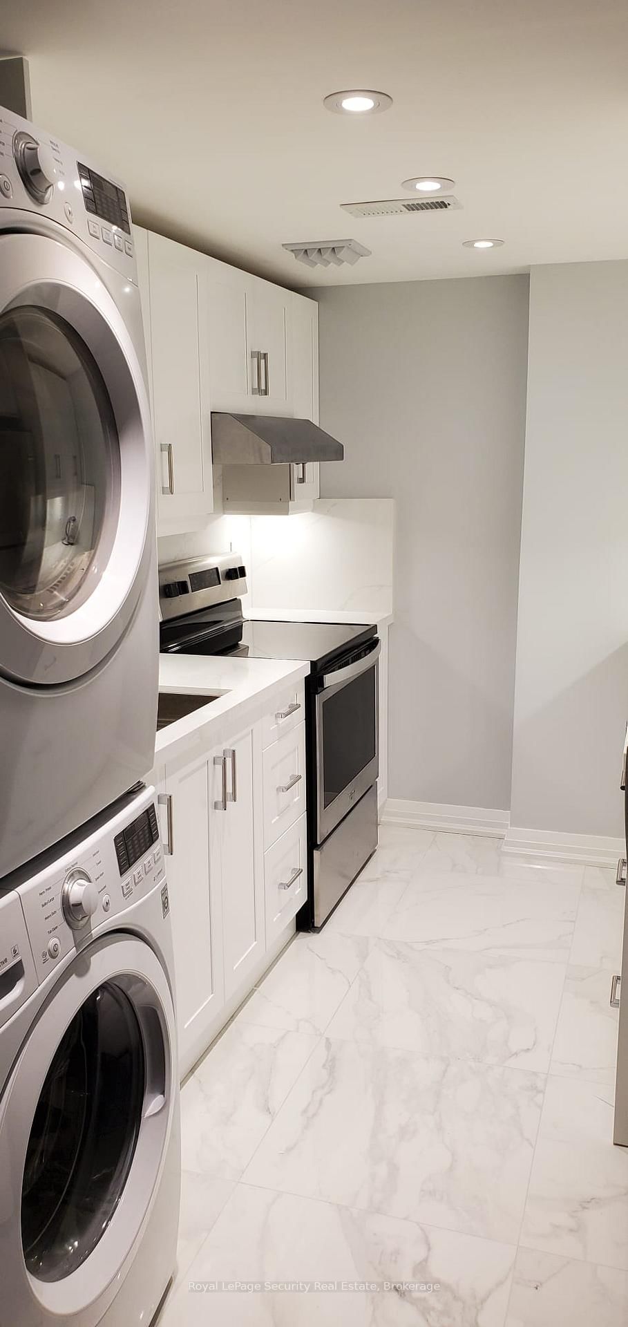 Lower #2 - 196 Strathnairn Avenue, Toronto 3