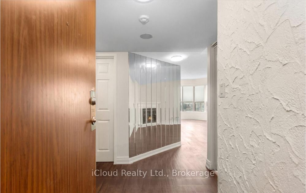 25 Agnes Street • #Cy02 (1402) • Mississauga, ON photo 12