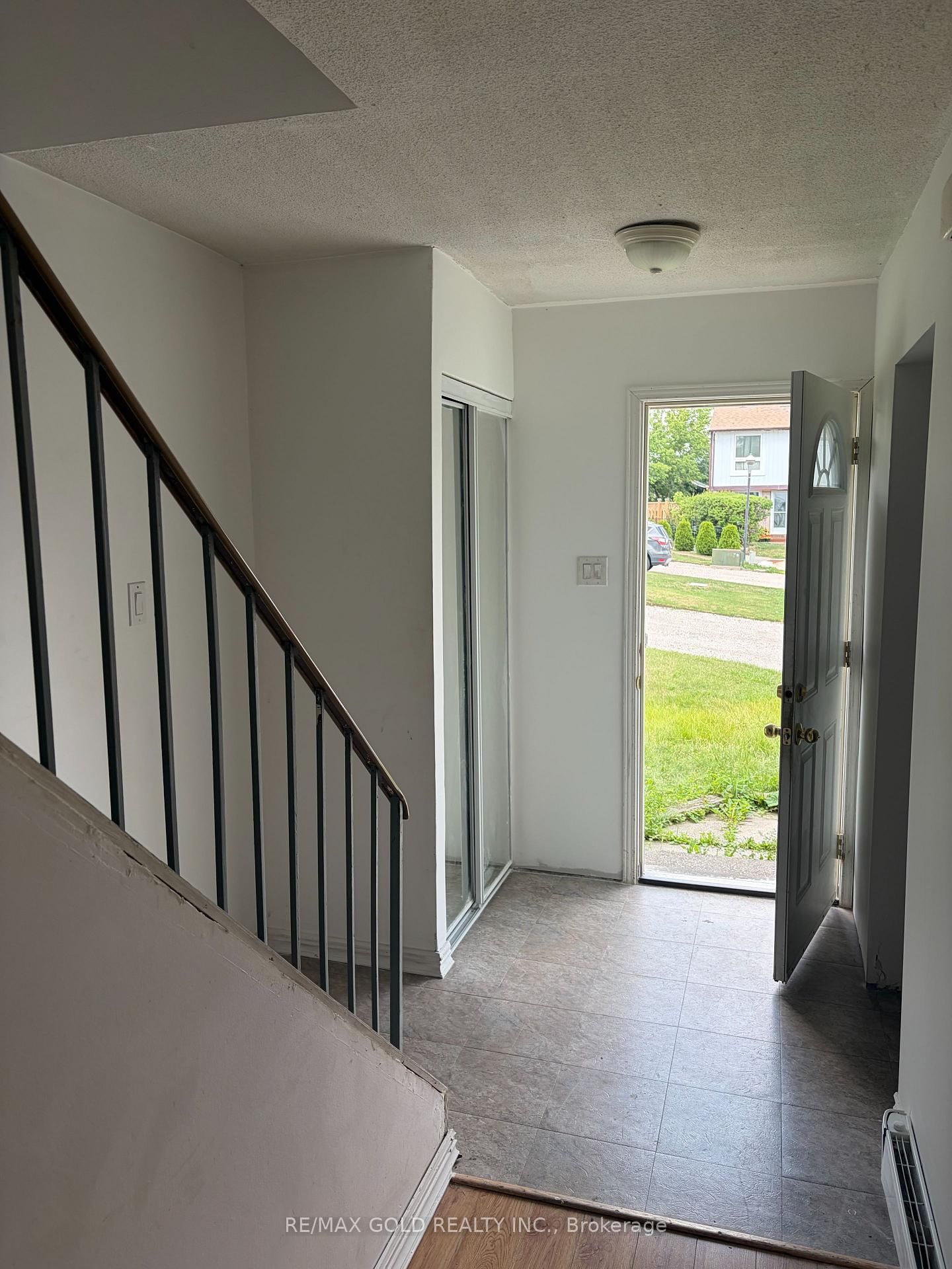 9 Havenbrook Court • Brampton, ON photo 3