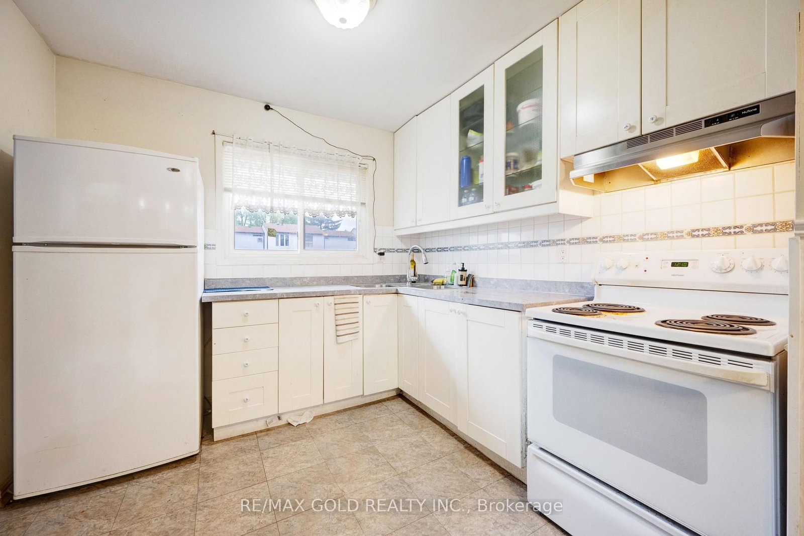 9 Havenbrook Court • Brampton, ON photo 6