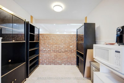 9 Havenbrook Court • Brampton, ON photo 8