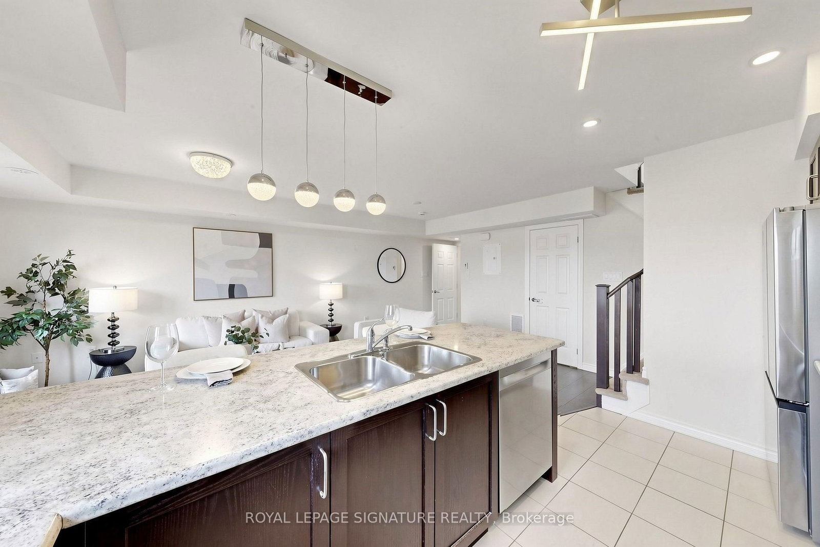 2441 Greenwich Drive • #11 • Oakville, ON photo 11