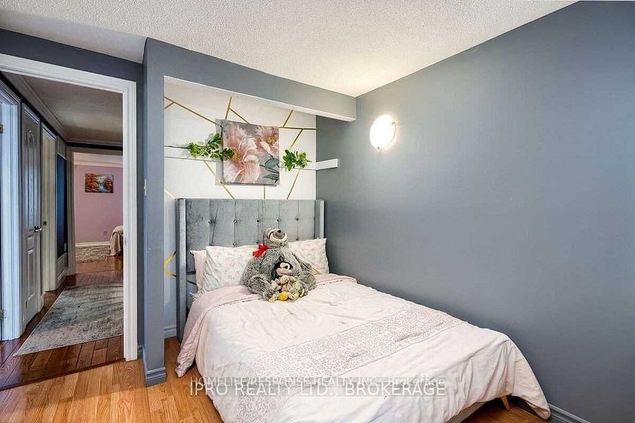 6679 SHELTER BAY Road • #46 • Mississauga, ON photo 31