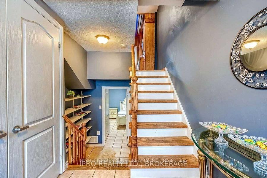 6679 SHELTER BAY Road • #46 • Mississauga, ON photo 4