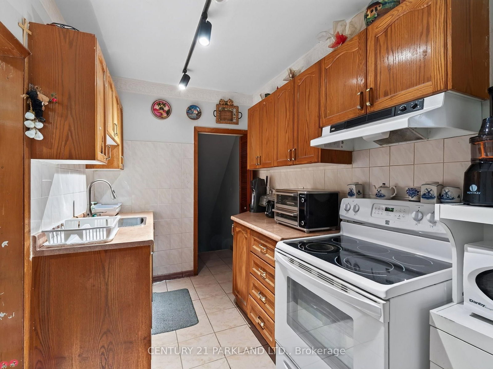 323 Nairn Avenue • Toronto, ON photo 9