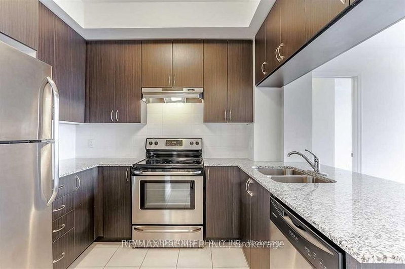 313 - 54 SKY HARBOUR Drive
