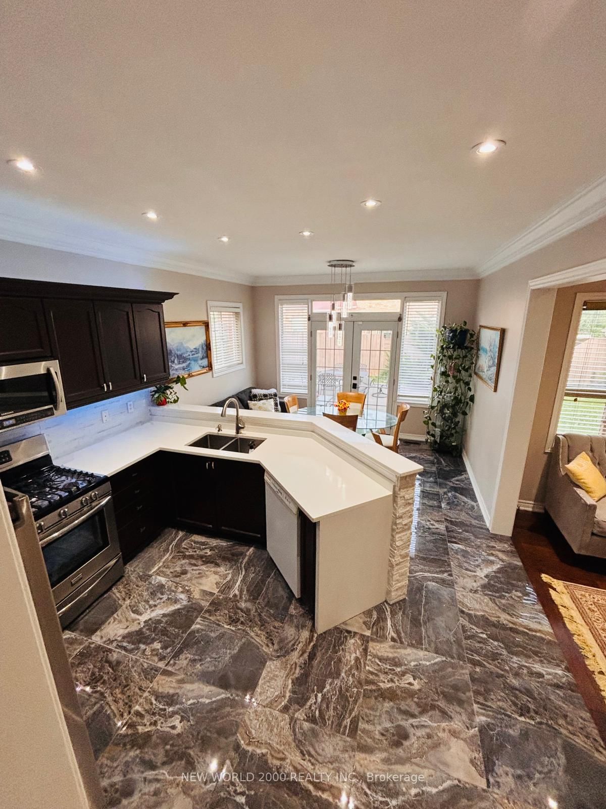 137 Fitzgerald Crescent • Milton, ON photo 6