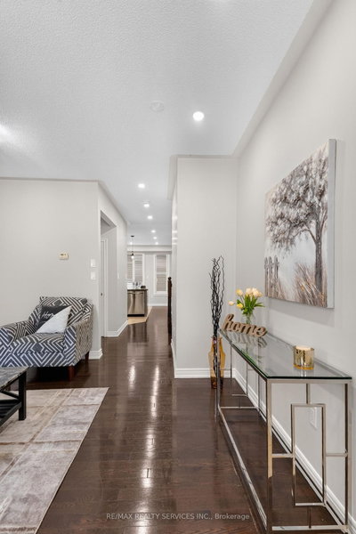 109 Bonnie Braes Drive N • Brampton, ON photo 2