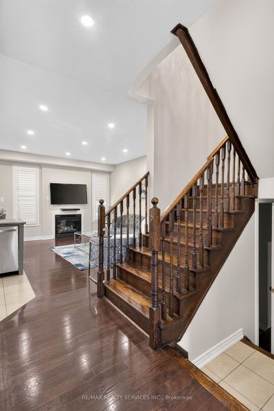 109 Bonnie Braes Drive N • Brampton, ON photo 8