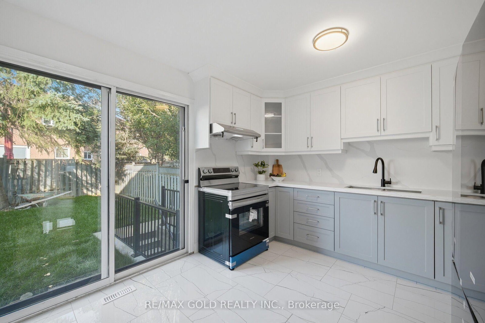 29 Fern Valley Crescent • Brampton, ON photo 15