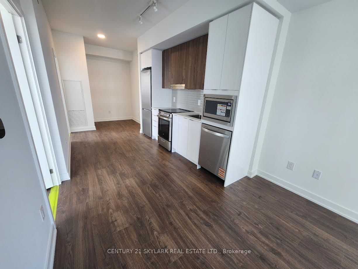 1011-5105 Hurontario St, Mississauga, view 5
