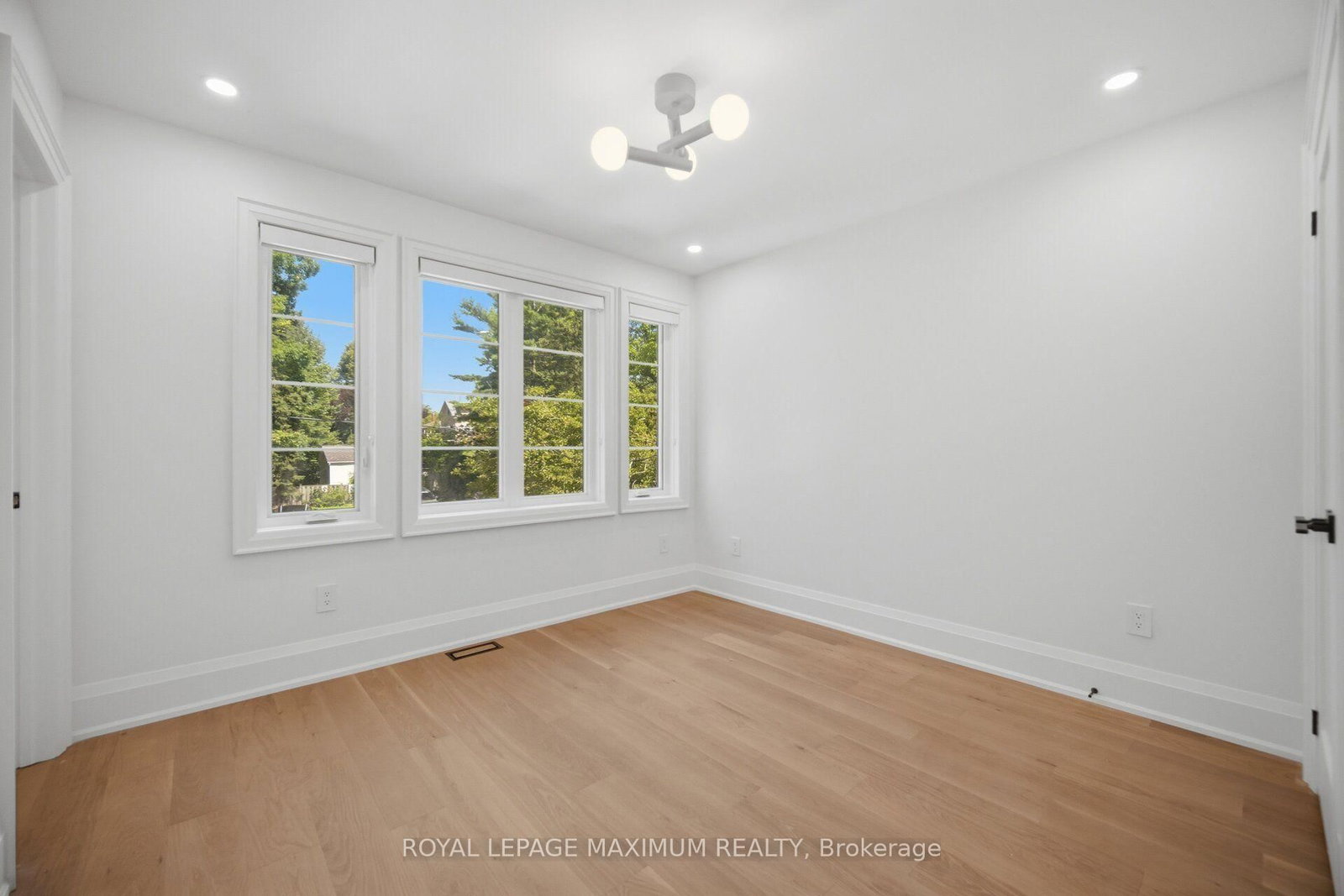 11 Park Boulevard • Toronto, ON photo 34