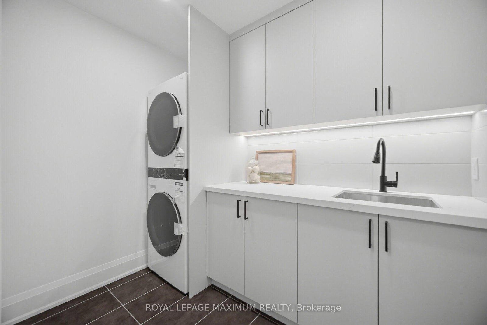 11 Park Boulevard • Toronto, ON photo 37
