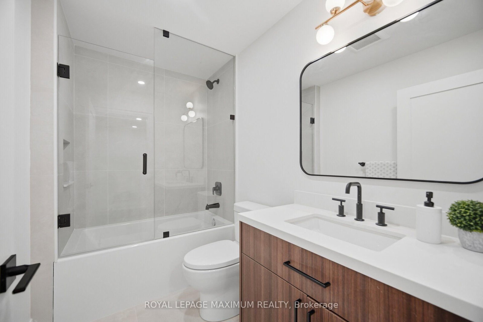 11 Park Boulevard • Toronto, ON photo 41
