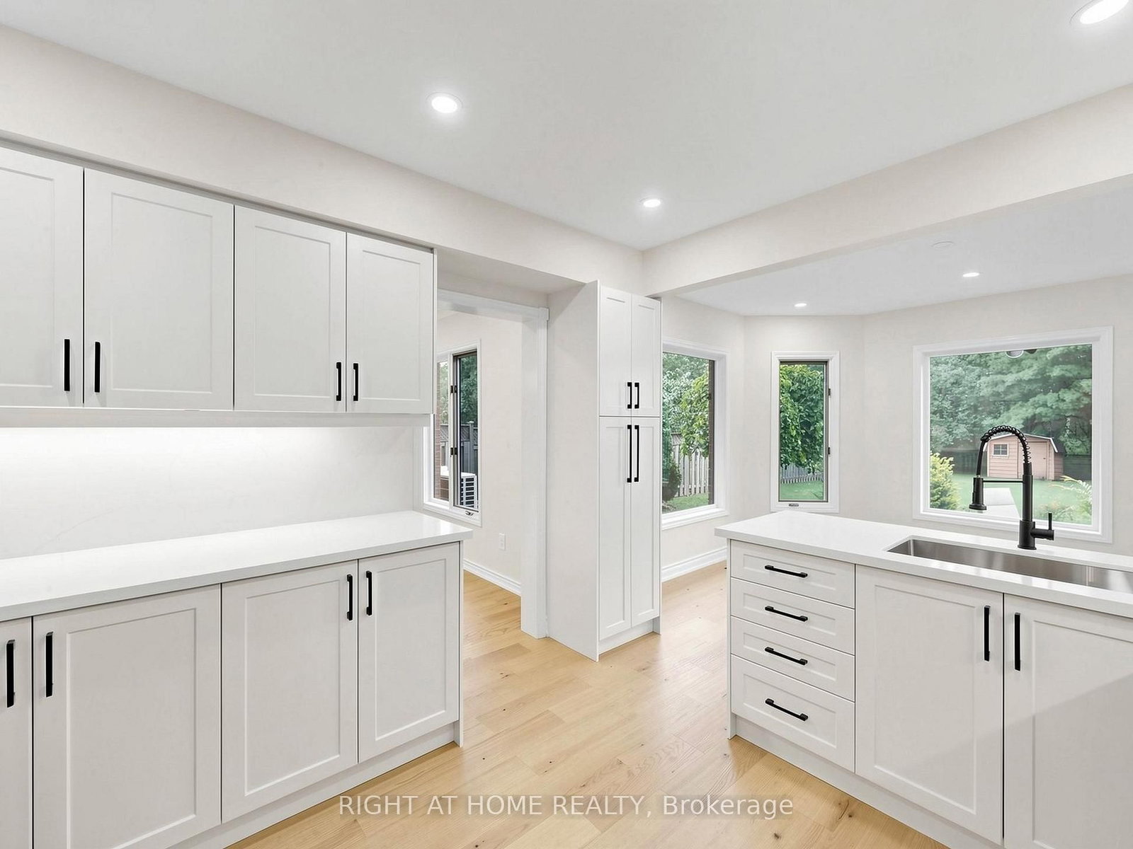 2920 Kingsway Drive • Oakville, ON photo 20