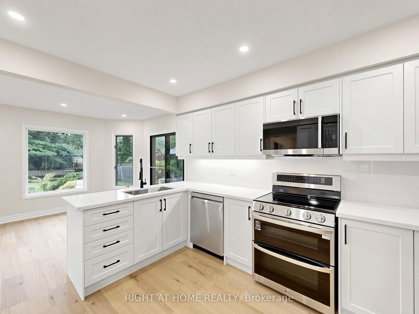 2920 Kingsway Drive • Oakville, ON photo 21