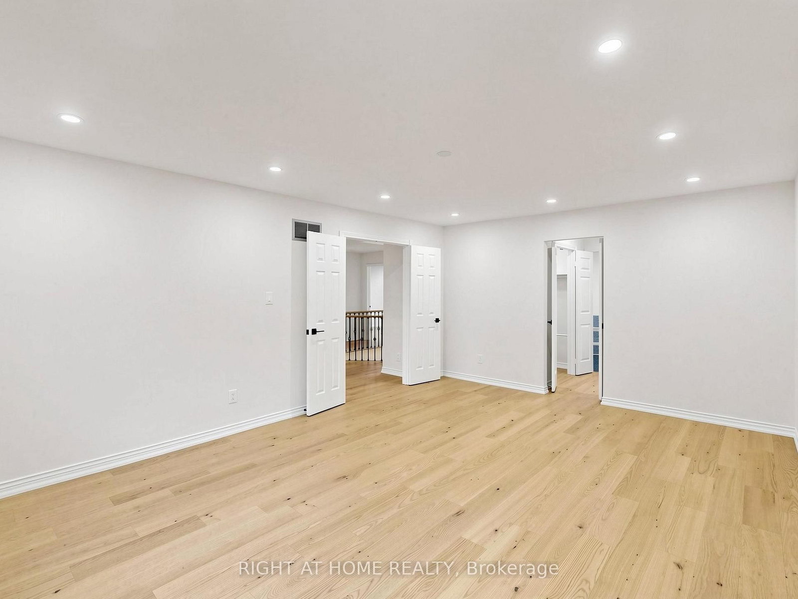 2920 Kingsway Drive • Oakville, ON photo 32