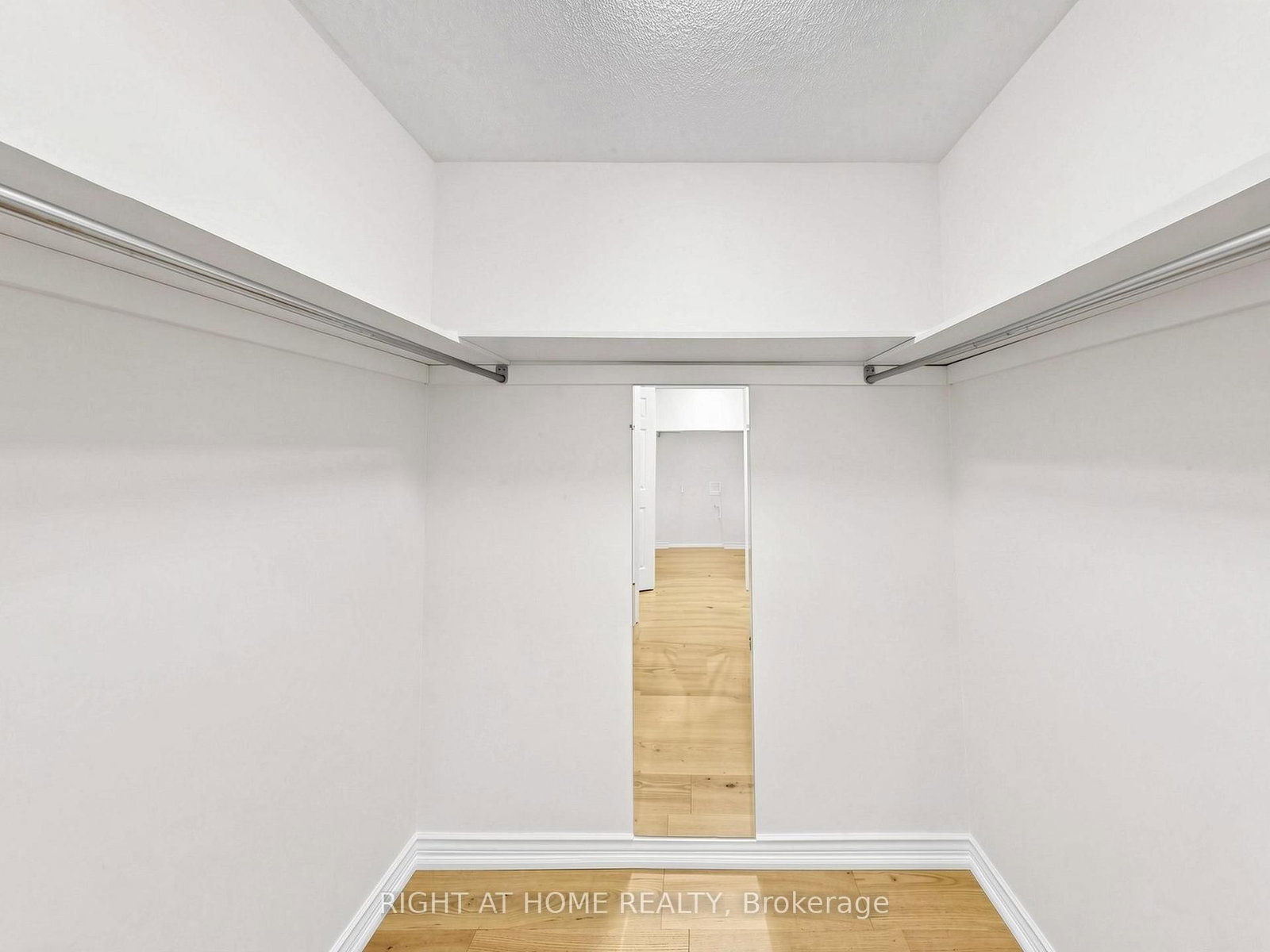 2920 Kingsway Drive • Oakville, ON photo 34
